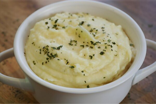 Purê de batata cremoso e saboroso para acompanhar qualquer tipo de carne