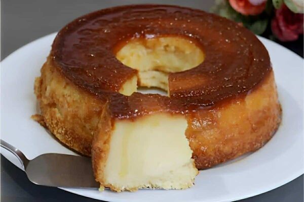 Queijadinha de forno com leite condensado tão molhadinha que parece um pudim