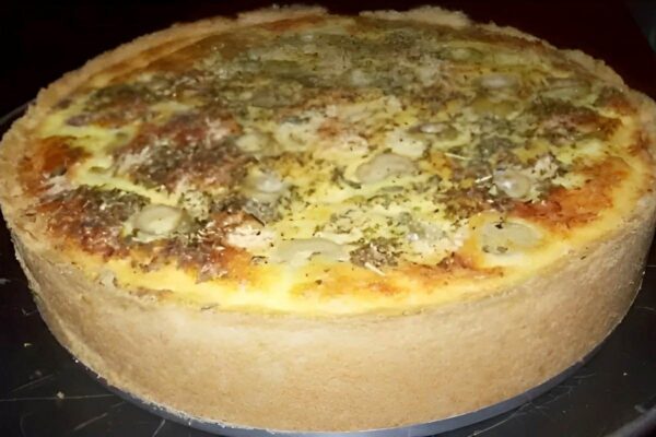 Quiche de frango com palmito a massa é tão gostosa que derrete na boca e o recheio fica super saboroso