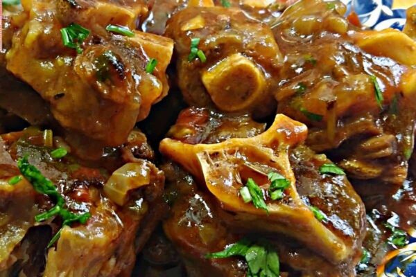 Rabada ao molho deliciosa a carne fica tão macia que desmancha com o garfo