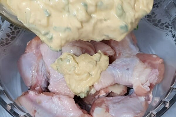 Receita de frango assado com mostarda e maionese um sabor inigualável para a sua refeição