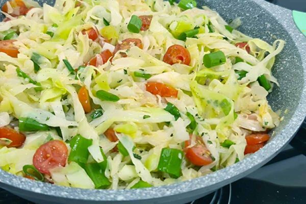 Repolho refogado simples e delicioso para a entrada da sua refeição