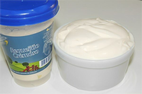 Requeijão caseiro cremoso fácil de fazer e econômico para o seu café da manhã