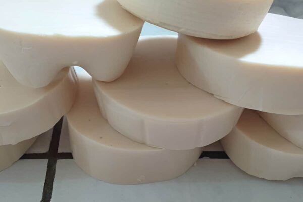 Sabão caseiro com apenas 3 ingredientes: óleo soda e sal