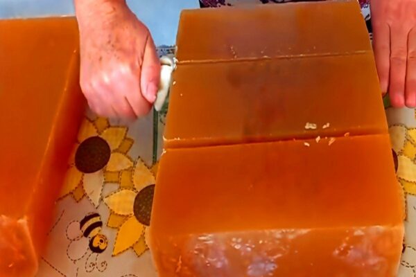 Sabão de álcool caseiro que limpa tudo e rende bastante