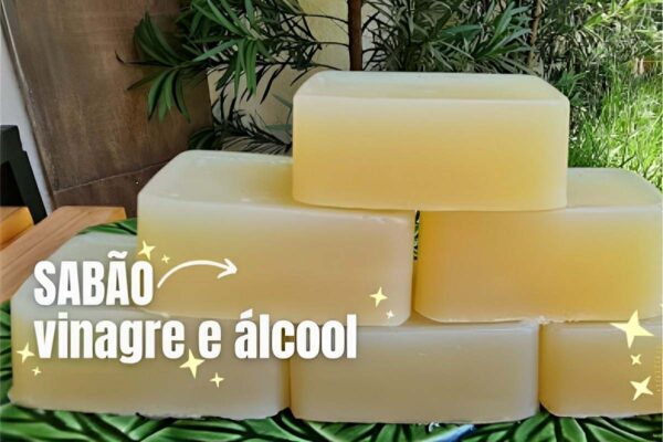 Sabão de vinagre e álcool que deixa as roupas macias e elimina o cheiro de suor