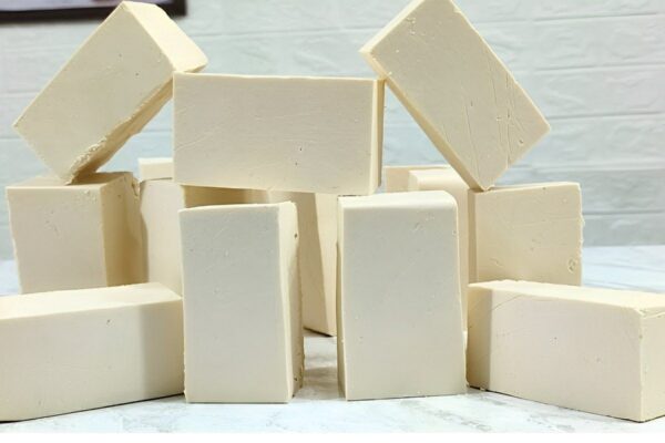 Sabão em barra com 3 ingredientes muito simples e fácil de preparar