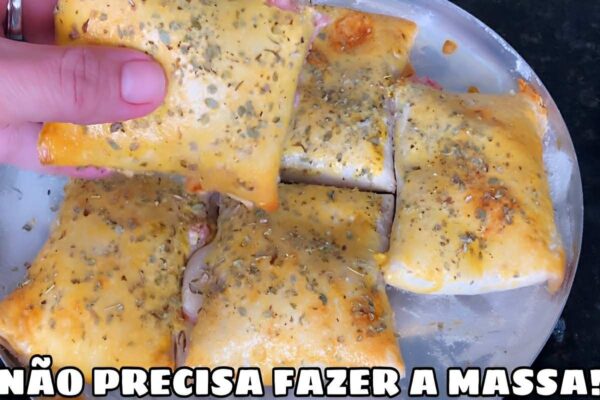 Salgado de calabresa super fácil e saboroso feito com pão tipo tortilha