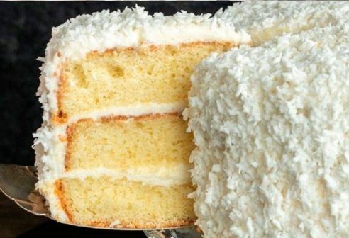 Se eu posso chamar um bolo de perfeito é esse! Molhadinho, massa fofa, receita de uma boleira antiga