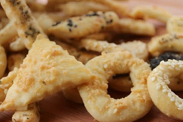 Se você receber visitas de amigos em casa sirva esse biscoitinho salgado para aperitivo fácil e delicioso