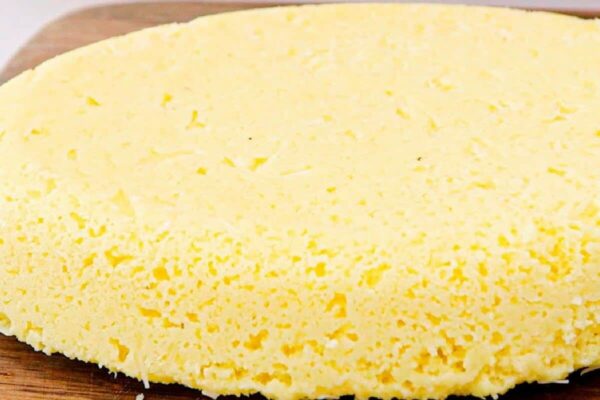 Sem farinha de trigo: pãozinho de coco que dá para fazer no forno ou microondas