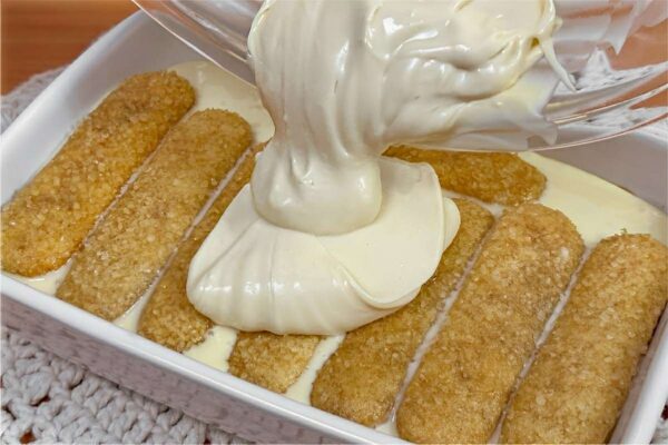 Sobremesa com biscoito champagne de apenas 4 ingredientes