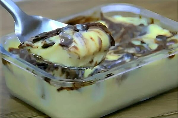 Sobremesa de 2 ingredientes econômica e fácil de fazer para o final de semana