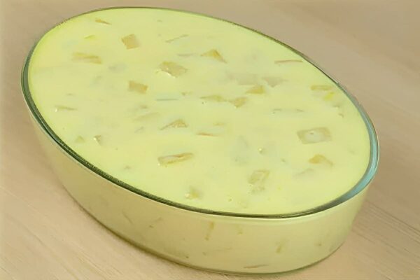 Sobremesa de abacaxi na travessa leve refrescante e fácil de preparar