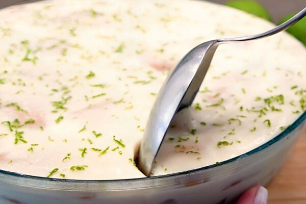 Sobremesa de limão de liquidificador feita com apenas 4 ingredientes