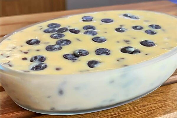 Sobremesa travessa gelada de 2 ingredientes preparada em apenas 15 minutos