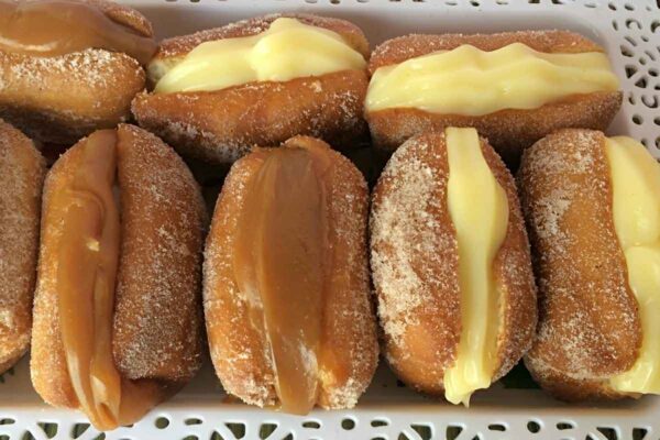 Sonho de bisnaguinha fica igualzinho ao comprado na padaria e com muito menos trabalho