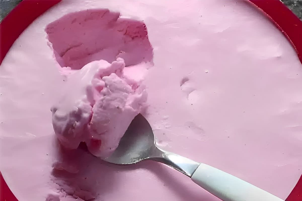 Sorvete caseiro de gelatina muito simples e fácil de preparar