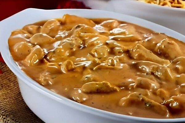 Strogonoff de carne delicioso e fácil de fazer para o seu almoço ou jantar