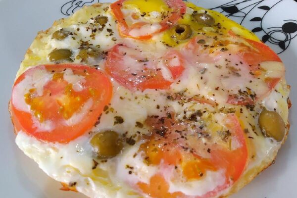 Sua família não vai querer comer ovo frito de outro jeito depois que experimentar esse