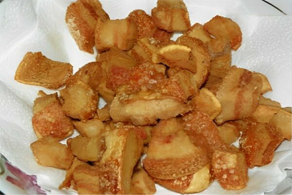 Torresmo na panela de pressão: crocante sequinho e não espirra gordura na sua cozinha