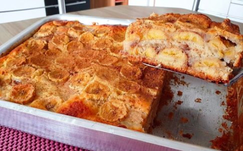 Torta de Banana Preguiça simples e deliciosa para fazer em casa e servir no lanche