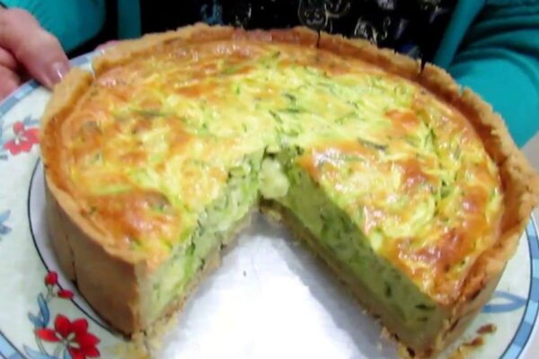 Torta de abobrinha que também você chamar de quiche e saborear um lanche leve e delicioso