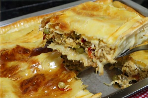 Torta de frango com massa de pastel muito rápida e fácil de fazer