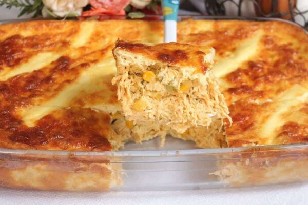 Torta de frango cremosa que fica incrível mesmo sem usar farinha de trigo