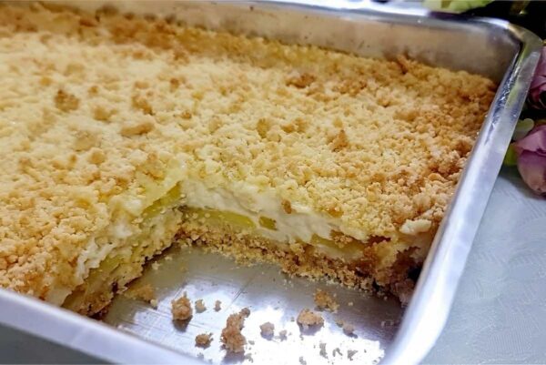 Torta de maçã com leite condensado muito saborosa e fácil de fazer