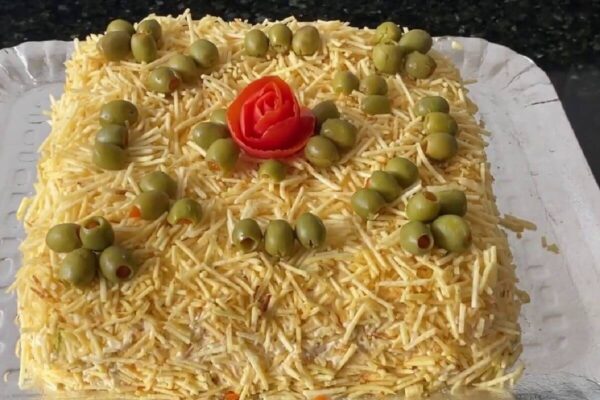 Torta gelada de pão de forma muito cremosa e recheada com muito sabor