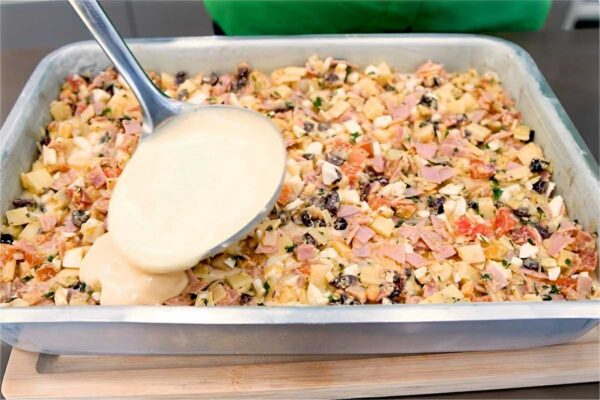 Torta salgada de presunto e queijo simples e fácil é só misturar os ingredientes da massa rechear e assar