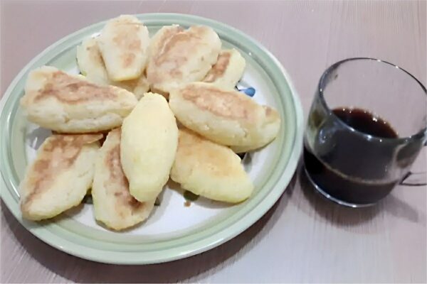 Troquei o pão francês pelo pão de tapioca de liquidificador e meu café da manhã ficou muito mais leve