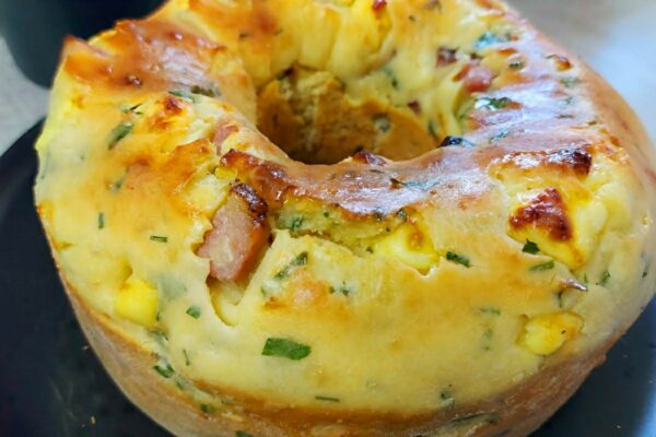 Usei 2 ovos e 1 creme de leite e fiz o melhor bolo salgado de todos