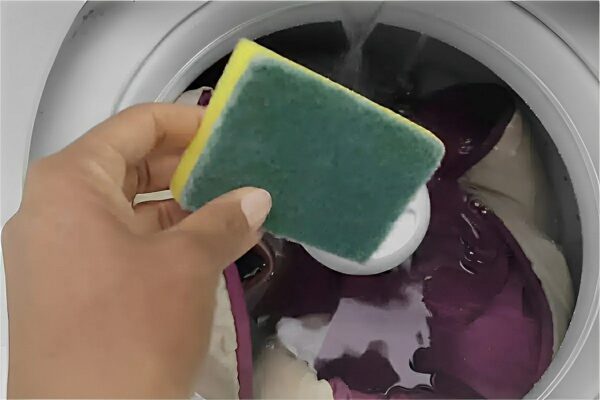 Usei essa dica caseira para acabar com os fiapos e bolinhas das roupas que saem da máquina