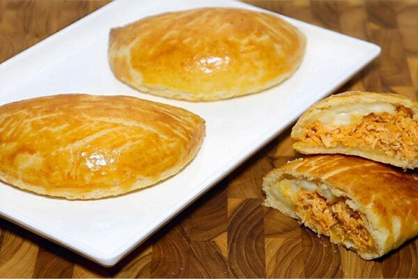 Usei guaraná na massa e fiz um pastel assado delicioso