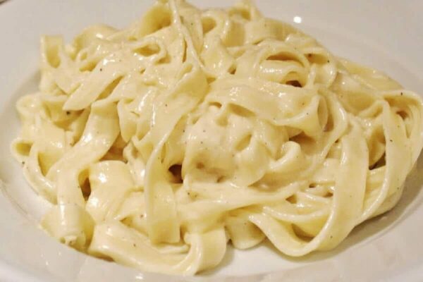 Veja o jeito mais fácil e gostoso de preparar macarrão alho e óleo