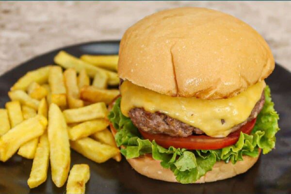 Veja o segredo das hamburguerias para deixar seu hambúrguer caseiro delicioso e suculento