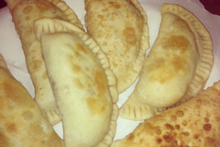 Bolinho de carne moída recheado e assado na AirFryer para a refeição de toda a família