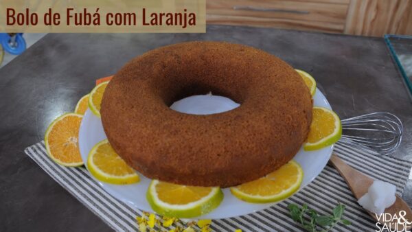 Bolo de fubá com laranja