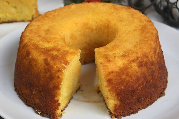 Bolo de laranja com fubá uma delícia perfeita para o café da manhã ou lanche da tarde