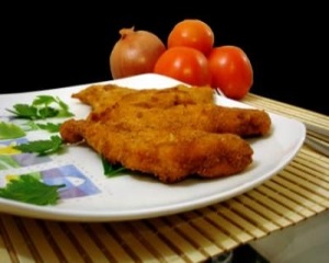 Bolo de laranja fofinho e delicioso feito sem leite nem farinha de trigo