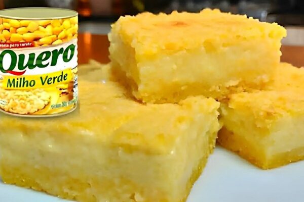 Bolo de milho cremoso para comer um cafezinho fica uma delícia