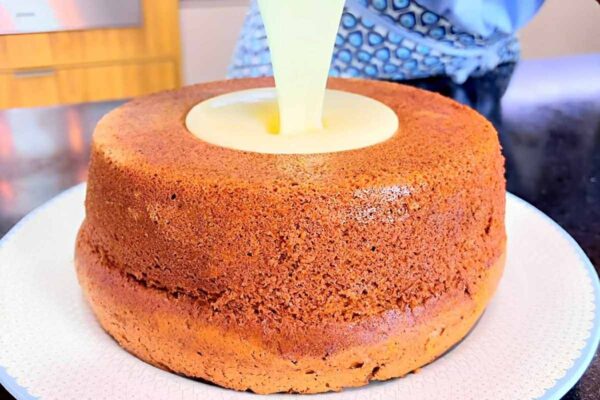 Bolo vulcão de chocolate com leite em pó: uma explosão de sabores a cada mordida