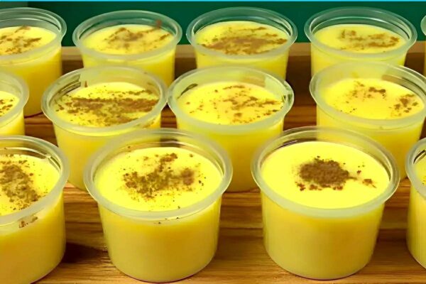 Curau de milho no potinho cremoso e delicioso feito com apenas 3 ingredientes