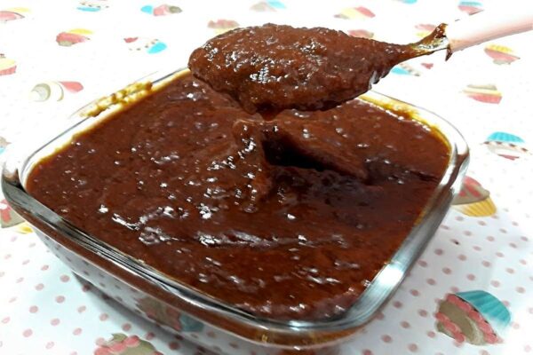 Doce de banana caseiro com 2 ingredientes para aproveitar as bananas maduras da fruteira