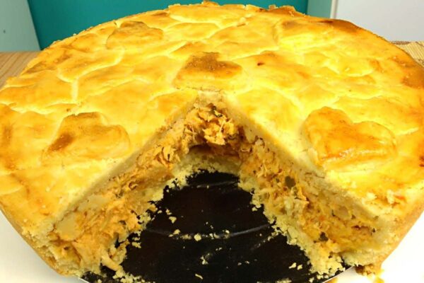 Empadão de frango com massa deliciosa e que derrete na boca