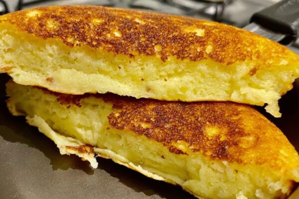 Lanche de frigideira com batata doce e apenas 1 ovo fica uma delícia