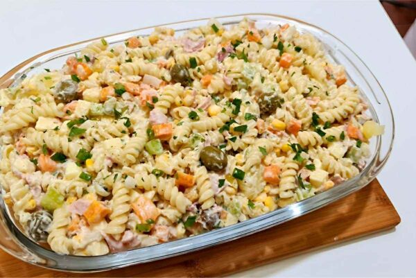 Macarrão cremoso delicioso e fácil de fazer para variar o cardápio da sua família