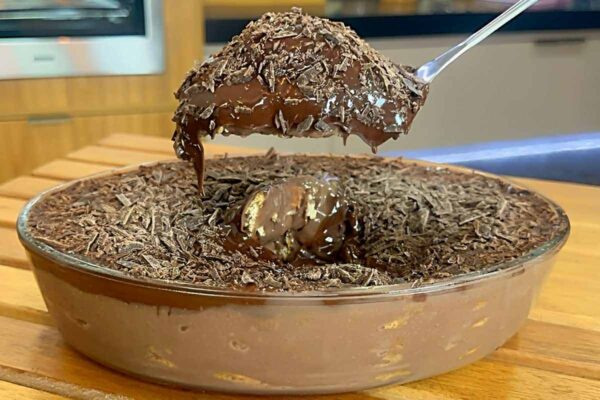 Pavê de chocolate cremoso e fácil de fazer para a sobremesa do fim de semana